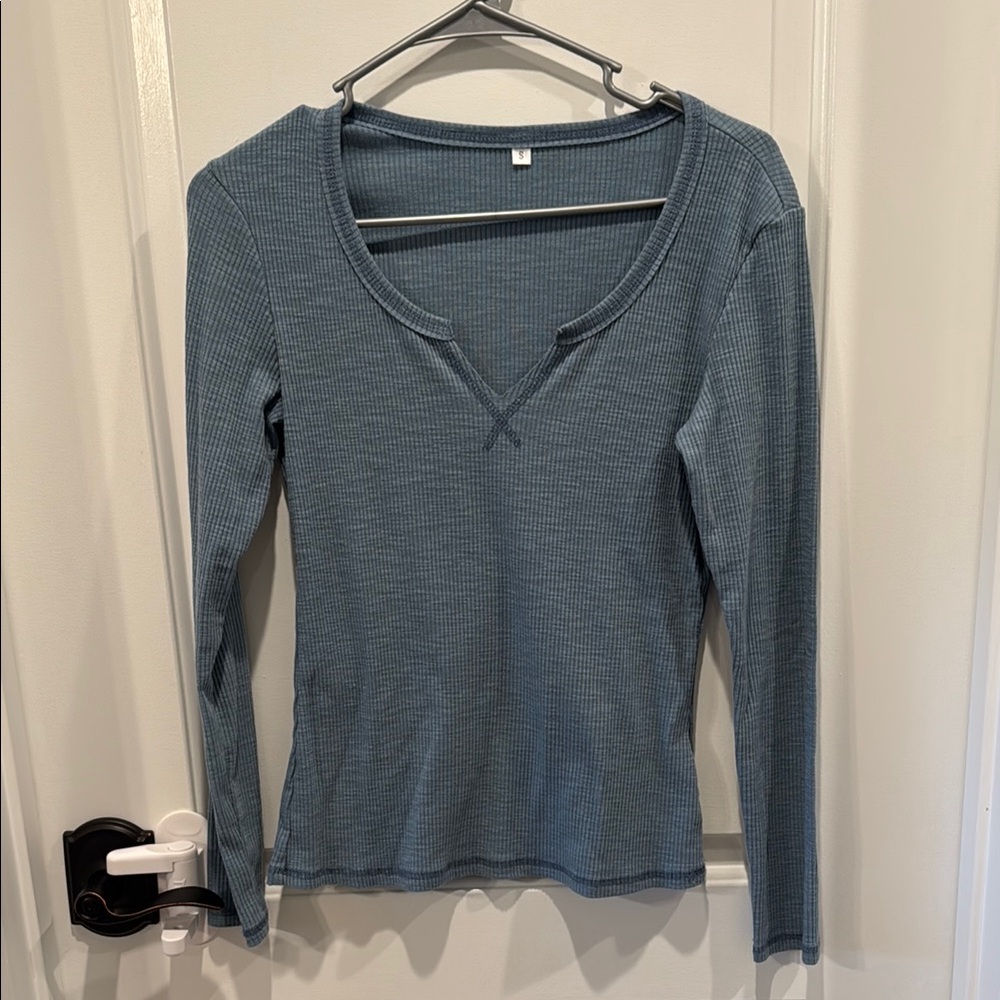 Blue Fitted Long Sleeve V-Neck Tee